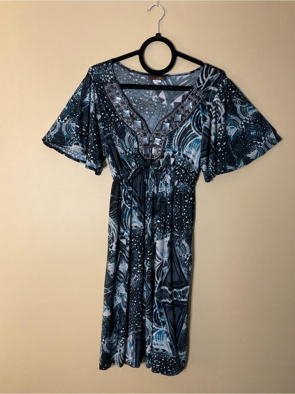 Patterned Teal and Black Midi Dress with V-Neck Embellishment